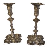 A PAIR OF GEORGIAN IRISH SILVER CANDLESTICKS Having a knopf to pedestal and shells to angles of