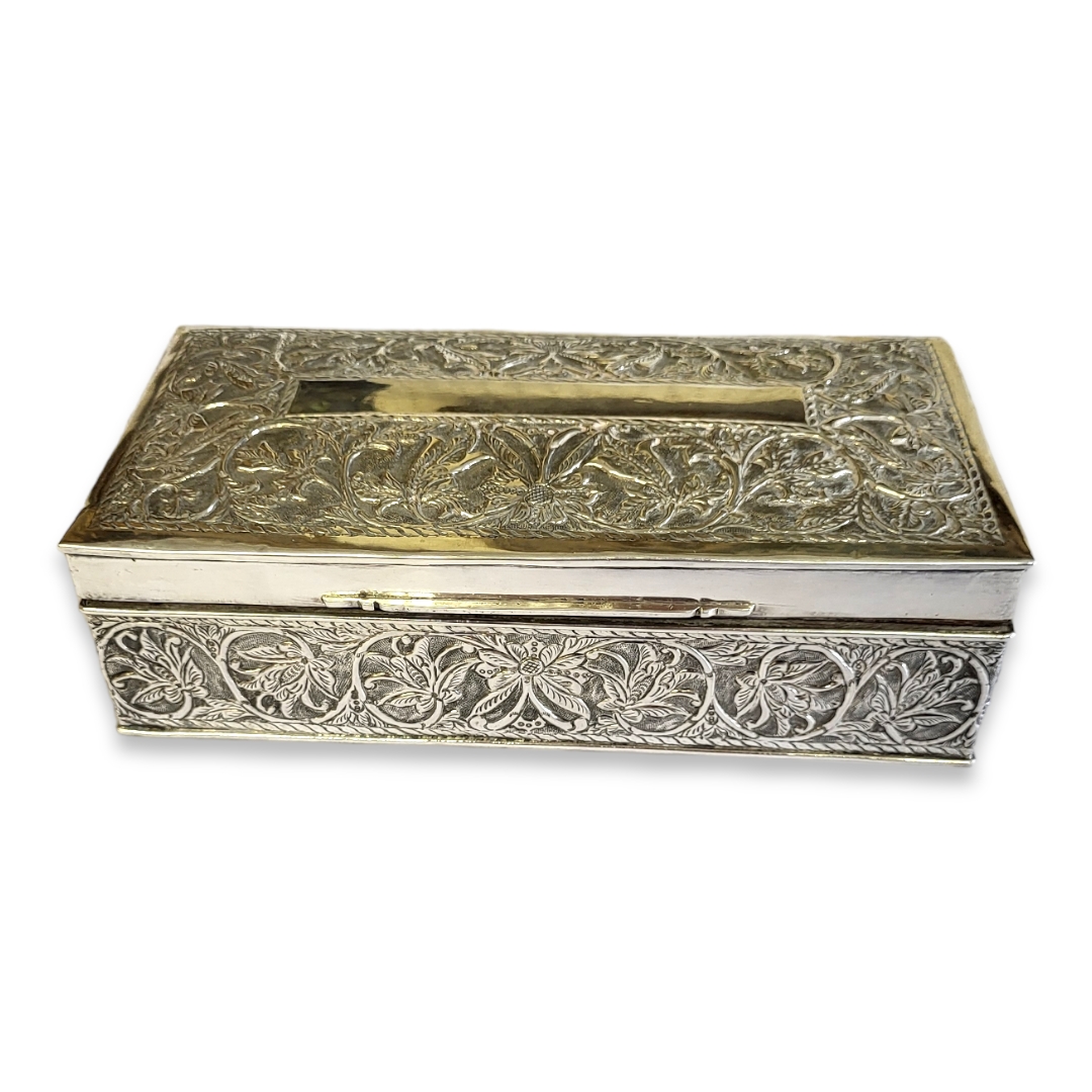 AN EARLY 20TH CENTURY INDIAN SILVER RECTANGULAR CIGARETTE BOX With embossed and engraved floral - Image 2 of 4