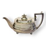 A GEORGIAN SILVER OVAL TEAPOT With silver handle and finial, hallmarked London, 1811. (approx