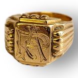 A VINTAGE 18CT GOLD GENT’S SIGNET RING Having reeded design to shoulders, bearing engraved