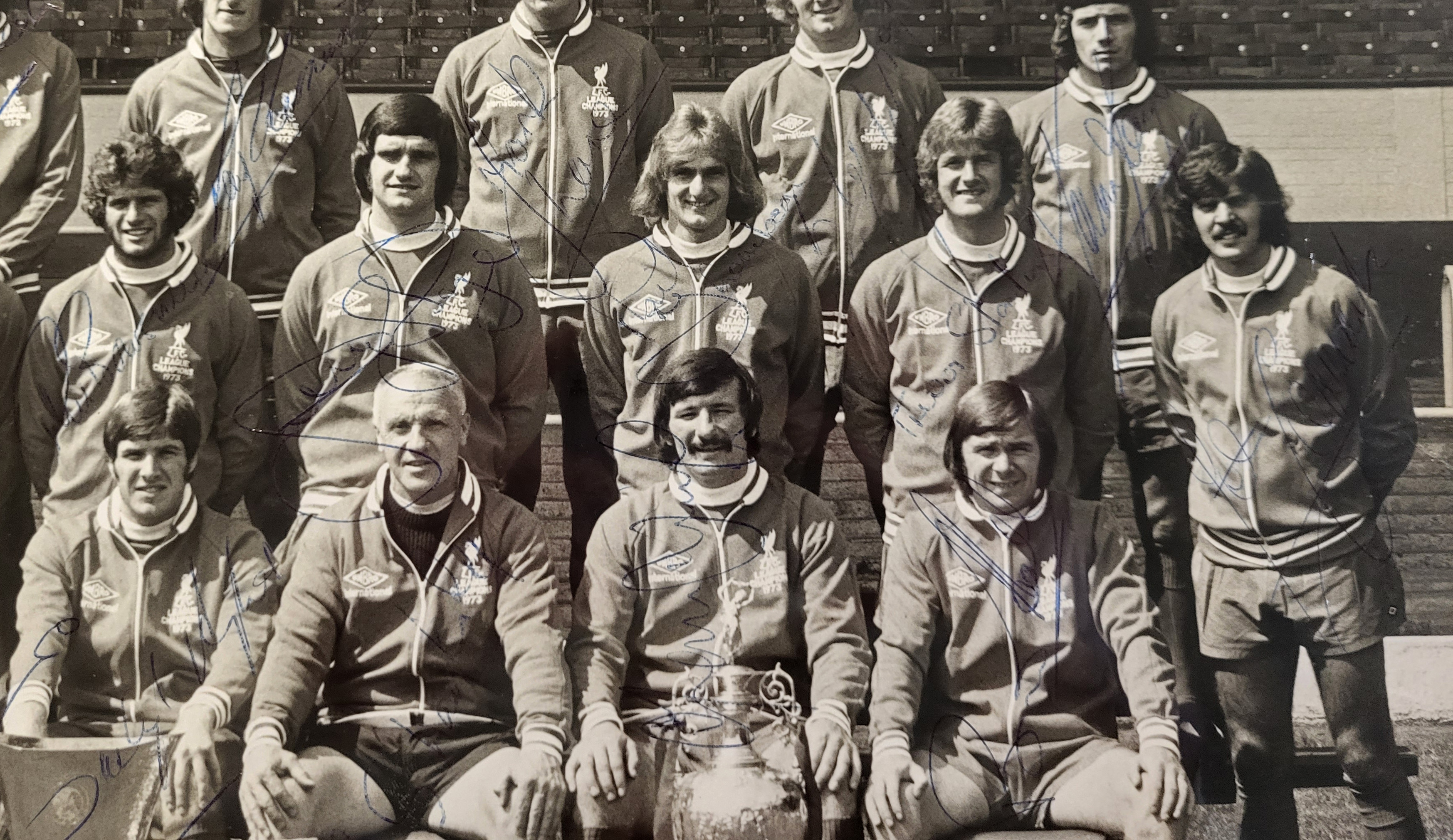 LIVERPOOL FOOTBALL CLUB,A LARGE AUTOGRAPHED BILL SHANKLEY TEAM PHOTOGRAPH Hand signed by the 1973/ - Image 2 of 4