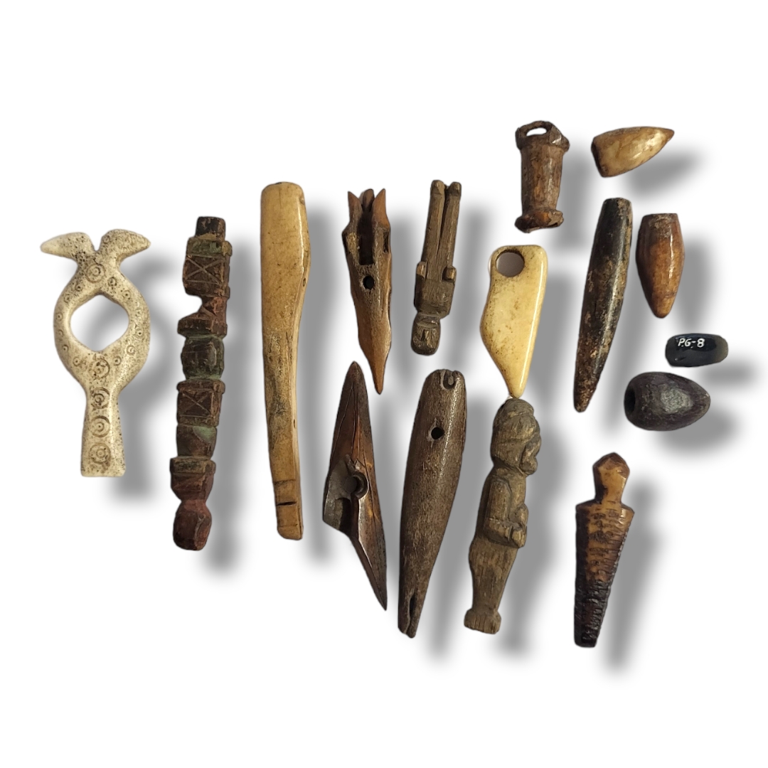 A COLLECTION OF ANTIQUE NATIVE AMERICAN INDIAN BONE AND WOOD CARVINGS To include a fishing lure