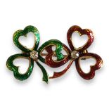 AN EARLY 20TH CENTURY YELLOW METAL,DIAMOND AND ENAMEL ‘DOUBLE SHAMROCK' BROOCH Having green and