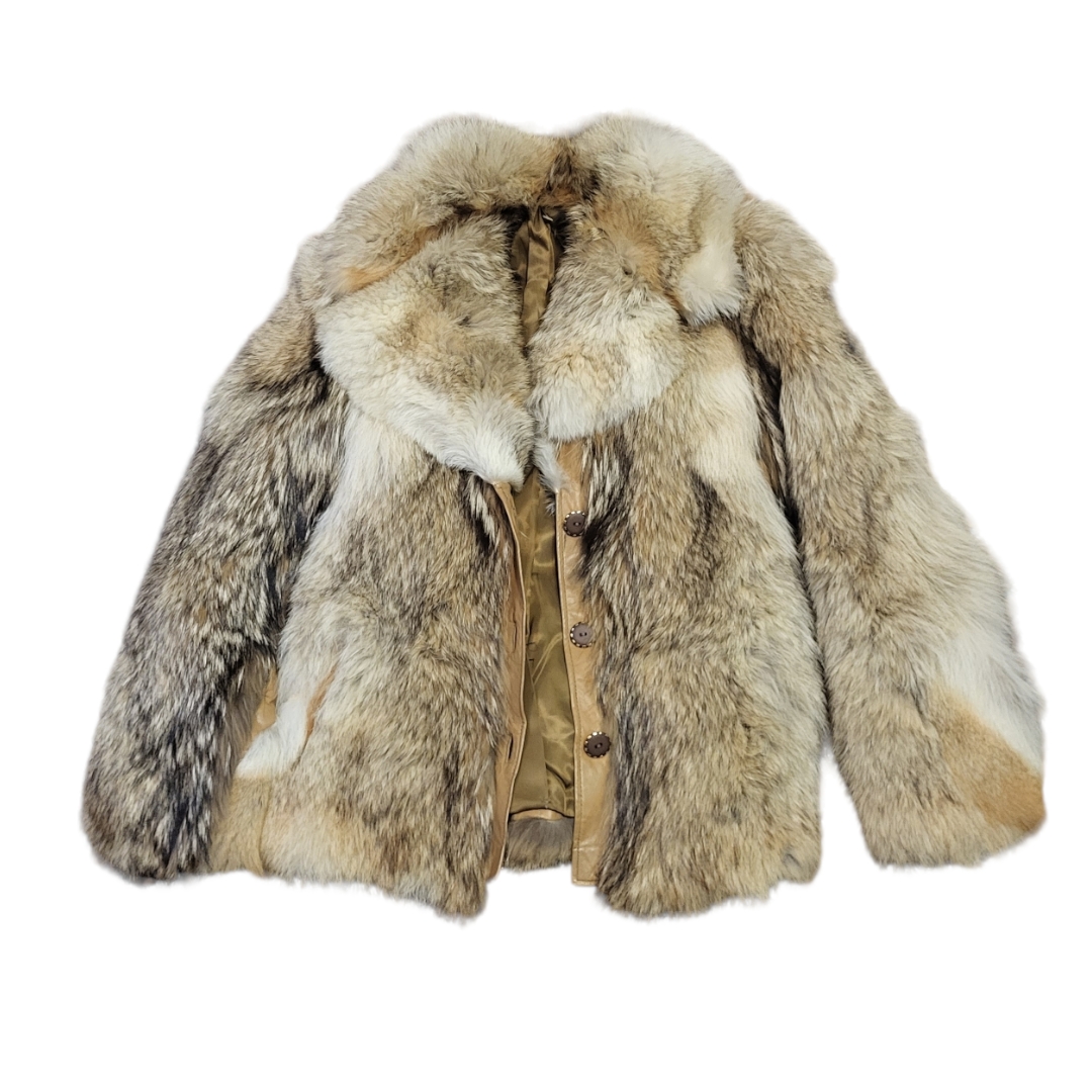 A COLLECTION OF FOUR VINTAGE FUR COATS To include S. Jaffa Furs, a dark red/brown short jacket, a - Image 3 of 4