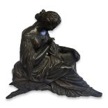 A 19TH CENTURY BRONZE CLASSICAL FIGURE, A SEATED GRECIAN MAIDEN IN PERIOD CLOTHING, READING A