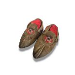 A PAIR OF ANTIQUE NATIVE AMERICAN INDIAN ANIMAL SKIN AND BEADWORK MOCCASINS,having red and white