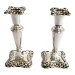 A PAIR OF FINE LATE VICTORIAN HALLMARKED SILVER LADIES’ TABLE TOP CANDLESTICKS, CIRCA 1897 A
