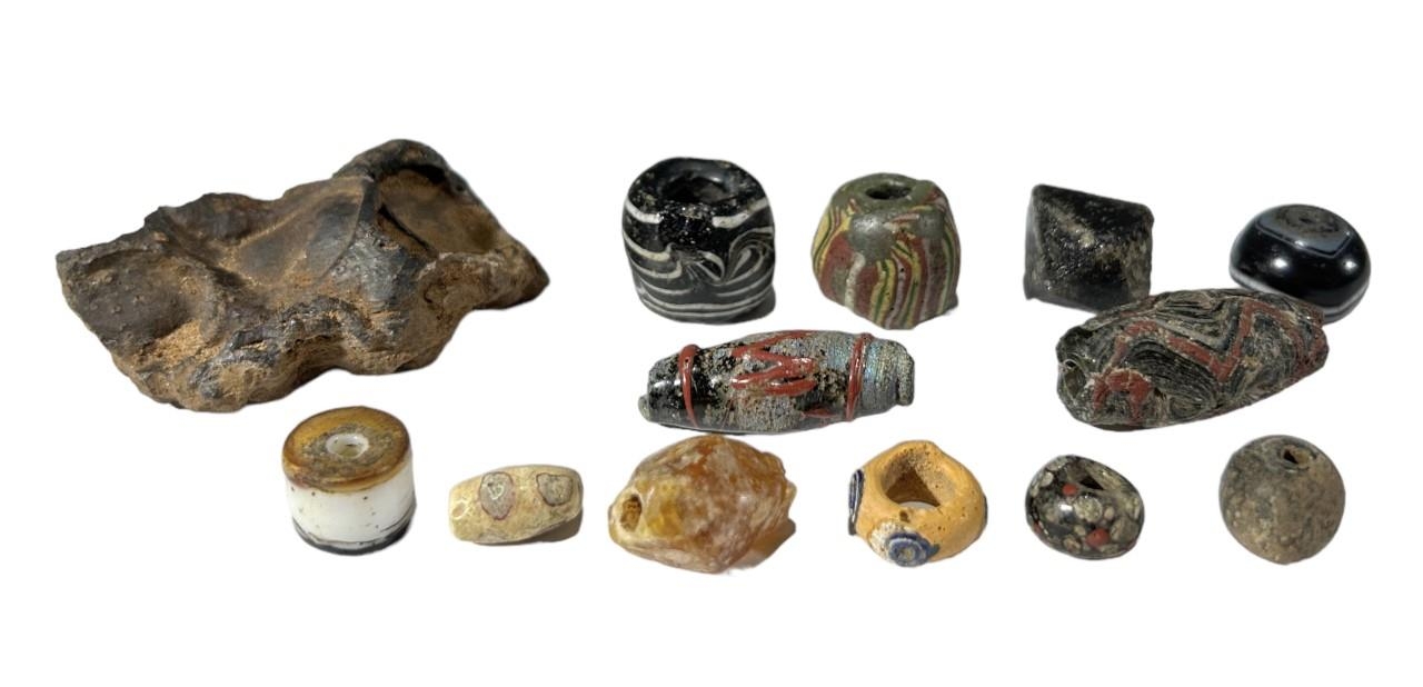A COLLECTION OF STONE AND CERAMIC BEADS, QUARTZ STONES AND OTHERS, POSSIBLY NEOLITHIC. - Image 3 of 3