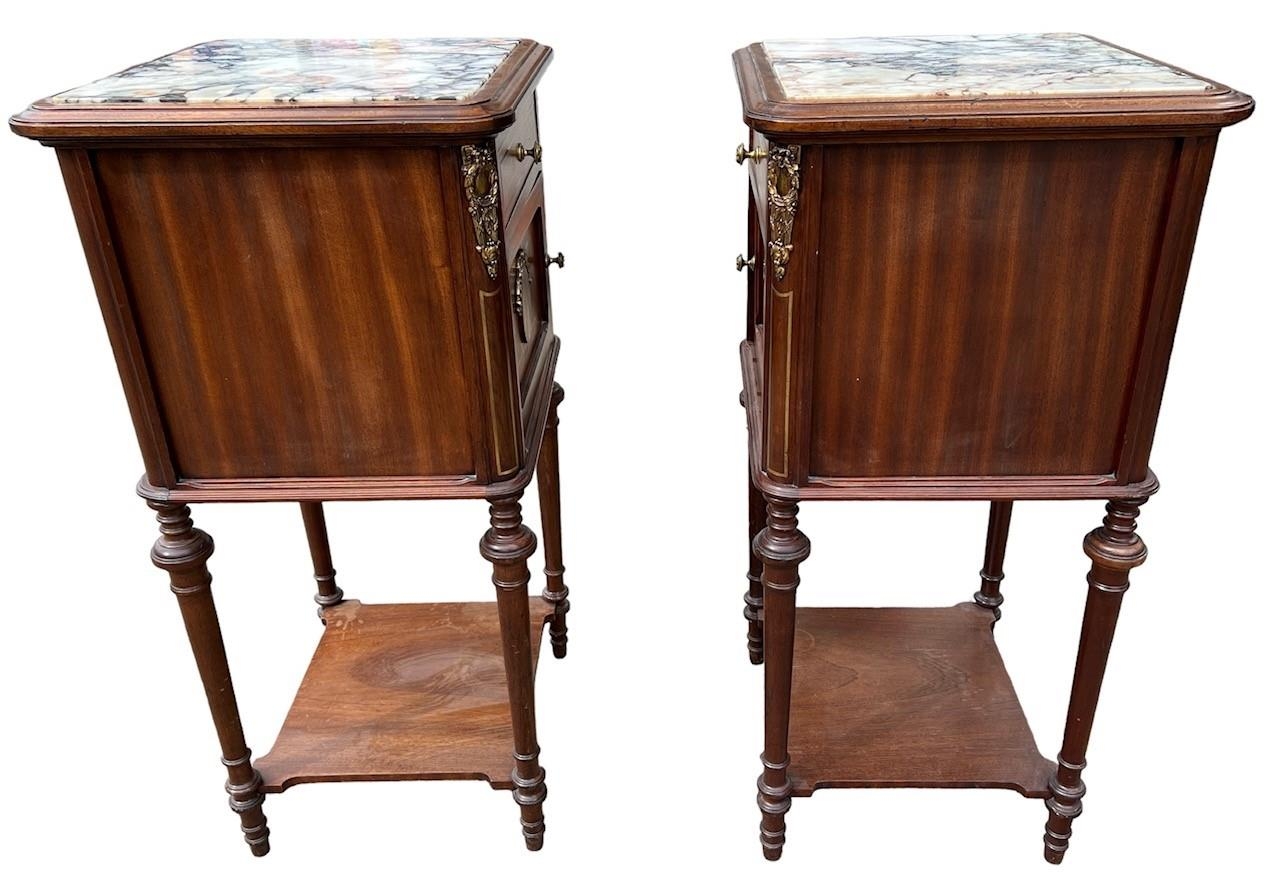 A PAIR OF 19TH CENTURY FRENCH LOUIS XVI DESIGN GILT METAL MOUNTED MAHOGANY AND INLAID BEDSIDE - Image 3 of 7