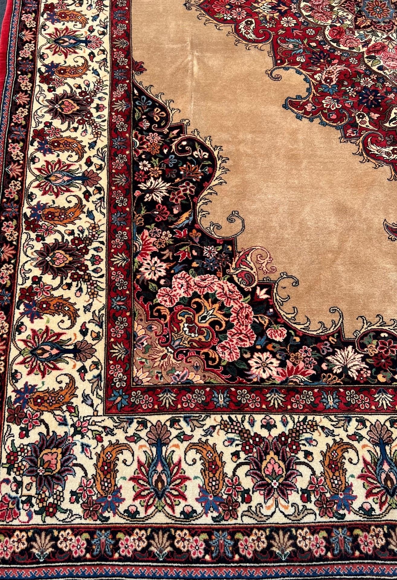 A LARGE PERSIAN BEIGE GROUND CARPET With central floral diamond. (366cm x 256cm) - Image 3 of 3