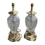 A PAIR OF DECORATIVE GILT METAL AND GLASS TABLE LAMPS OF BALUSTER FORM. (h 49cm)