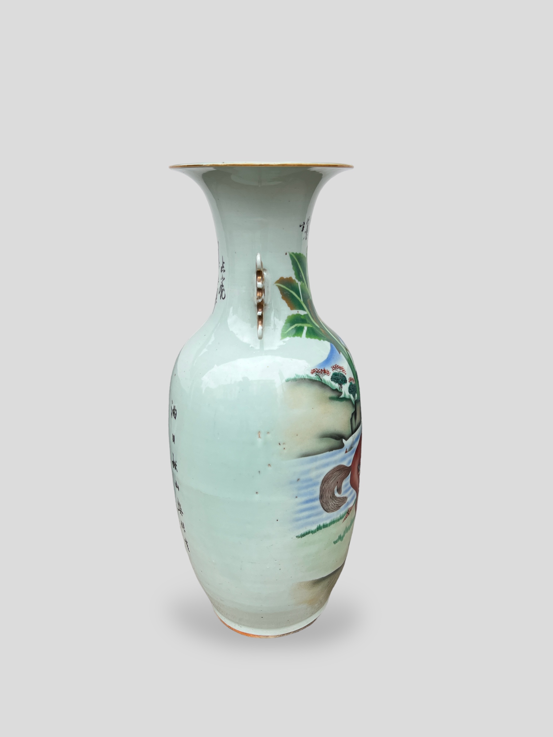 A LARGE ANTIQUE CHINESE EXPORT PORCELAIN VASE Decorated with a rural landscape view with horses, - Image 14 of 16