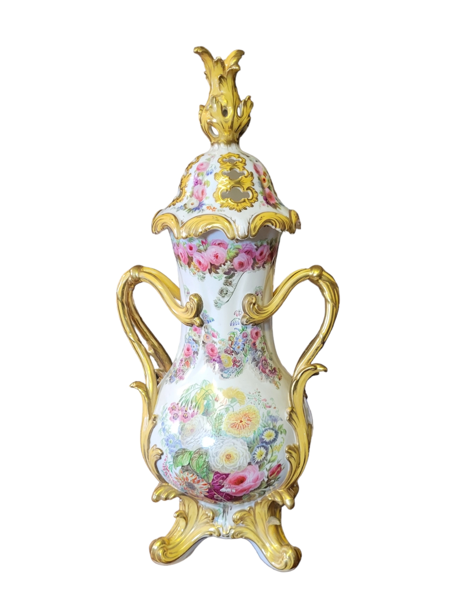 A FINE LATE 19TH CENTURY STAFFORDSHIRE STYLE ROCOCO MOULDED CONTINENTAL PORCELAIN POTPOURRI VASE AND