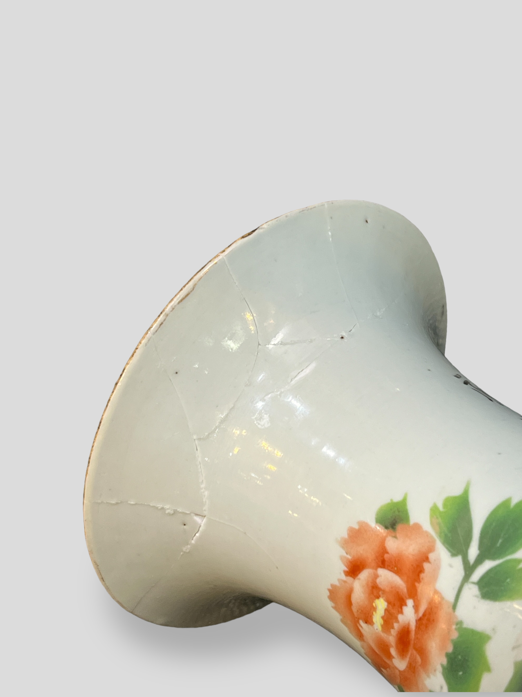 A LARGE ANTIQUE CHINESE EXPORT PORCELAIN VASE Decorated with a rural landscape view with horses, - Image 9 of 16