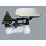 A SET OF EARLY 20TH CENTURY ENAMEL WEIGHING SCALES AND CAST IRON WEIGHTS White enamel finish and a