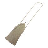 ASPREY & CO. LTD, AN EARLY EDWARDIAN HALLMARKED SILVER MESH PURSE ON ORIGINA CHAIN Set with a