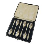 A SET OF EARLY 20TH CENTURY PLAIN SILVER TEASPOONS Hallmarked London, 1930, in a fitted velvet lined