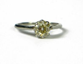 A PLATINUM, FANCY LIGHT YELLOW OLD CUT DIAMOND RING, with WGI Certificate. (Diamond 1.10ct)