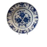 AN 18TH CENTURY BLUE AND WHITE DUTCH DELFT CHARGER Decorated with floral motifs. (diameter 35.2cm)