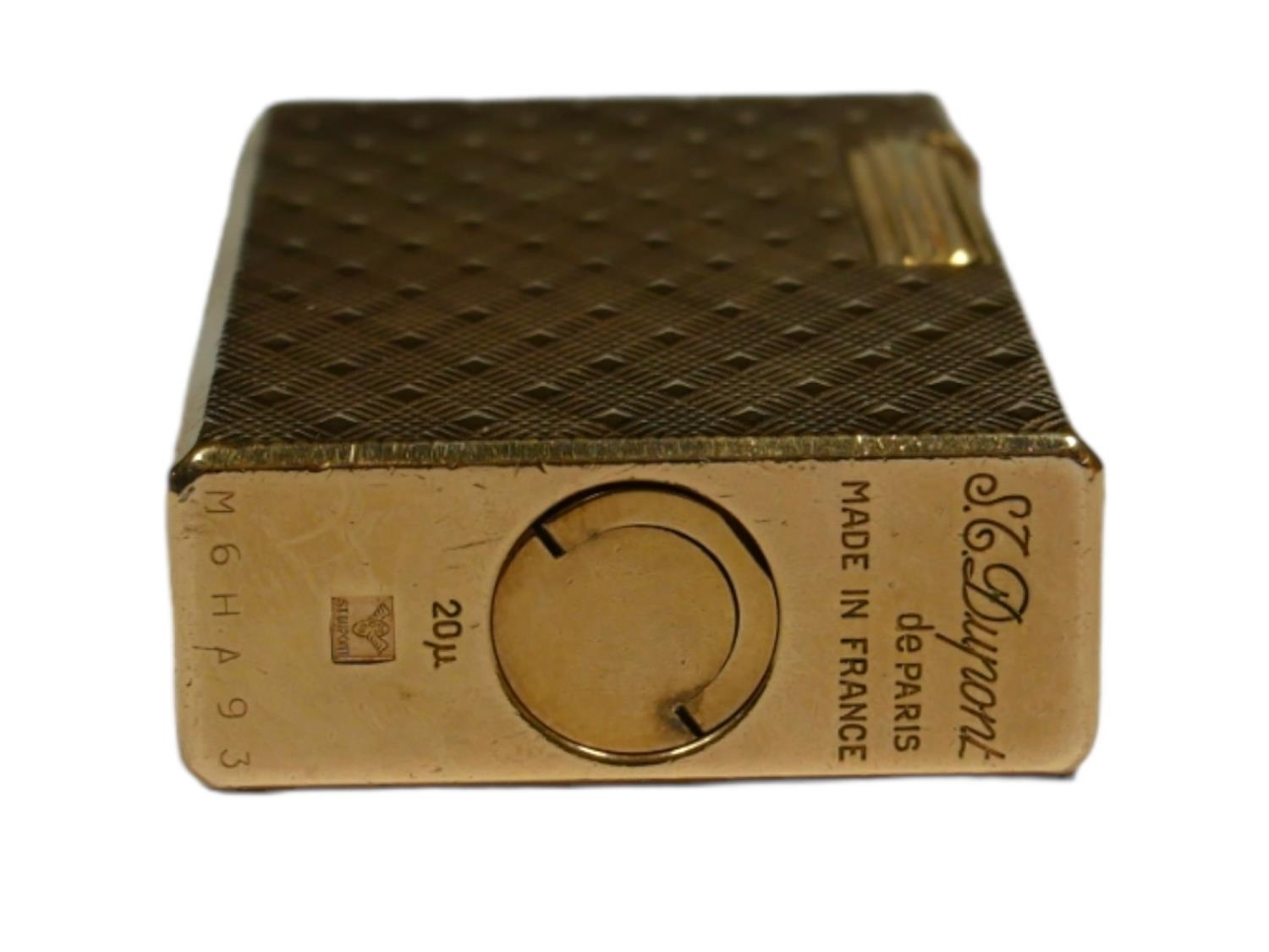 S.T. DUPONT, PARIS, A VINTAGE GOLD PLATED LIGNE 1 LIGHTER Bearing serial number ‘M6HA93’ to base. (h - Image 4 of 4