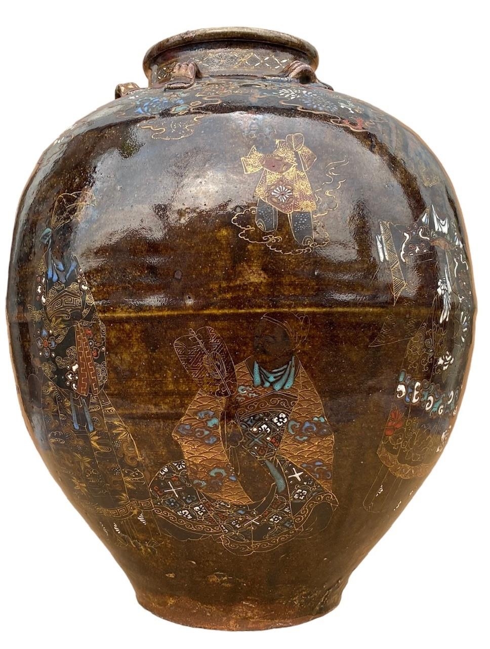 A LARGE 19TH CENTURY JAPANESE TEA JAR Decorated with painted enamel, gold figures and flowers, - Image 4 of 6