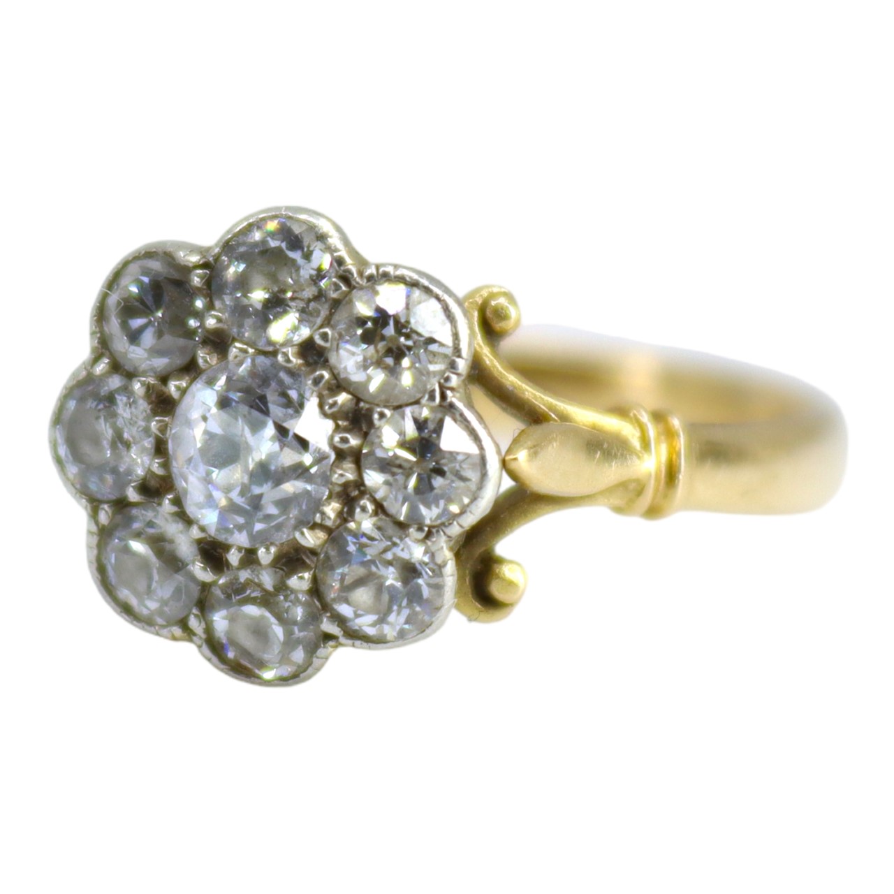 AN EDWARDIAN YELLOW METAL & DIAMOND CLUSTER RING, YELLOW METAL TESTED AS 18CT GOLD. Central bezel - Image 4 of 4