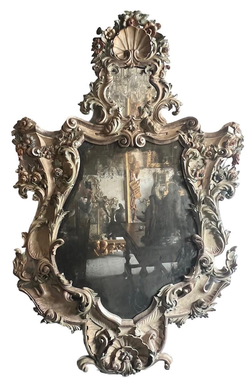 A VERY LARGE AND IMPRESSIVE 18TH CENTURY CARVED WOOD AND PAINTED ITALIAN VENETIAN ROCOCO MIRROR - Image 2 of 18