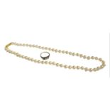 A 9CT GOLD RING, HALLMARKED CHESTER, TOGETHER WITH A FAUX PEARL NECKLACE WITH 9CT GOLD CLASP. (UK