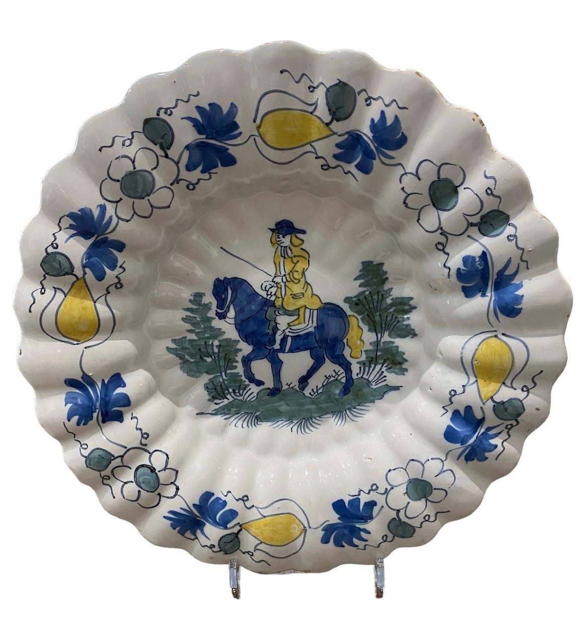 A LATE 17TH CENTURY DUTCH DELFTWARE LOBED CHARGER PLATE Blue, green and yellow with central