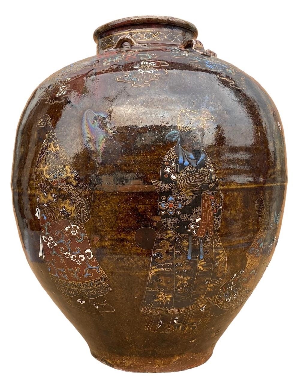 A LARGE 19TH CENTURY JAPANESE TEA JAR Decorated with painted enamel, gold figures and flowers, - Image 3 of 6