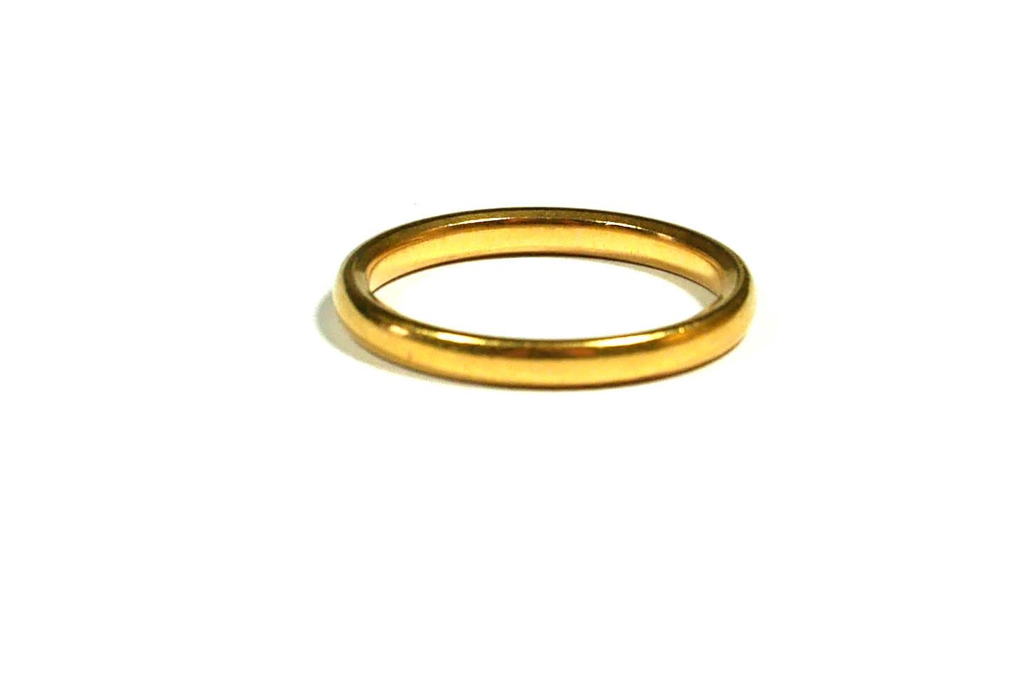 A 22CT GOLD BAND. (UK ring size N½, 3.6g) - Image 2 of 2