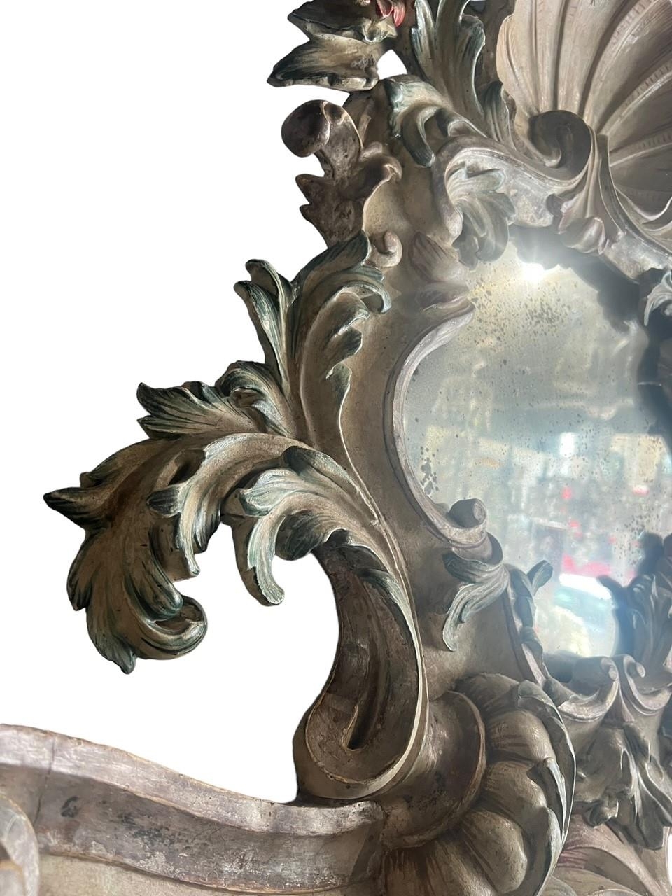 A VERY LARGE AND IMPRESSIVE 18TH CENTURY CARVED WOOD AND PAINTED ITALIAN VENETIAN ROCOCO MIRROR - Image 4 of 18