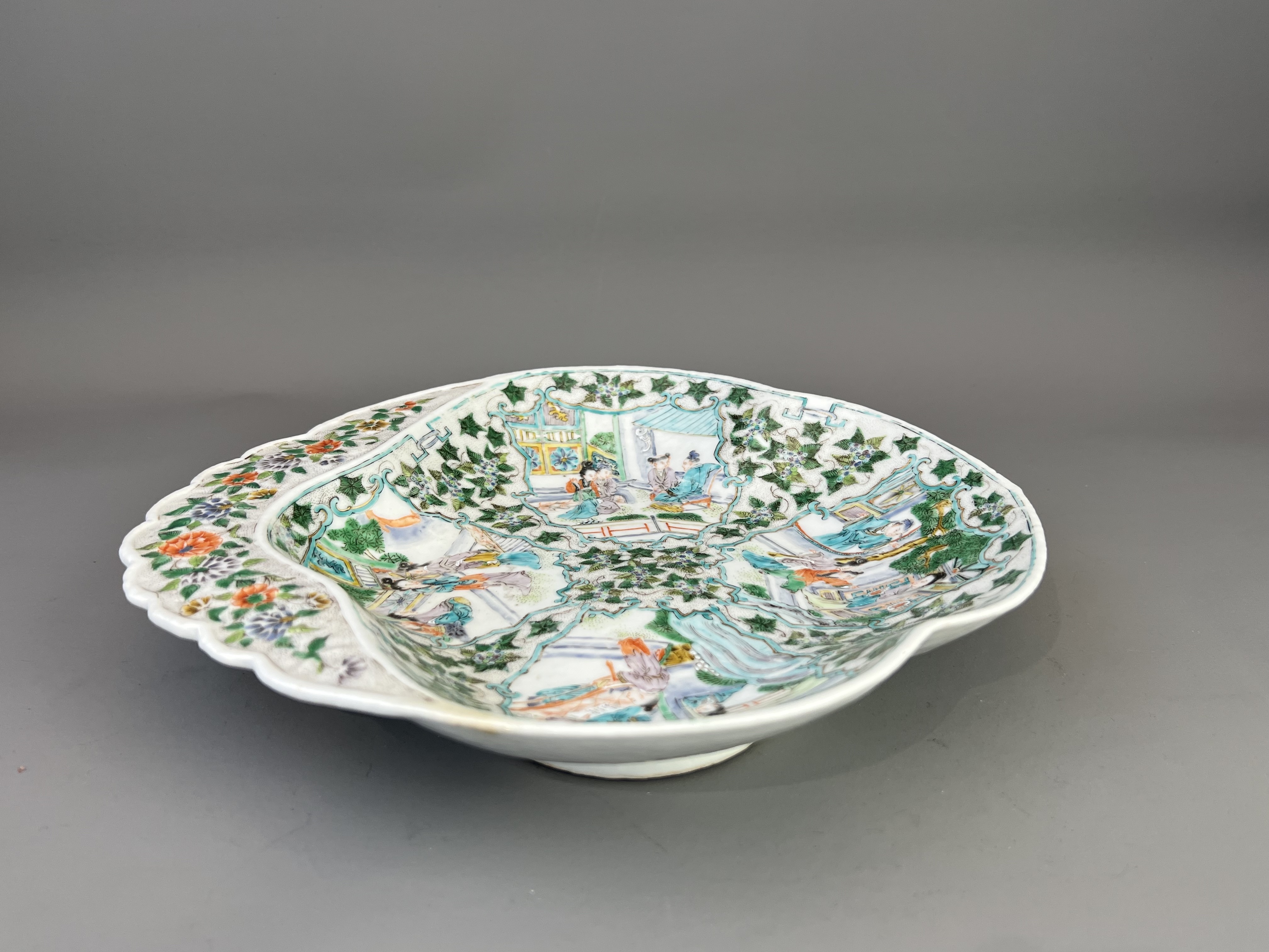 A Pair of â€˜famille verteâ€™ shell-shaped Dessert Dishes, late Qing dynasty, with four different - Image 12 of 13