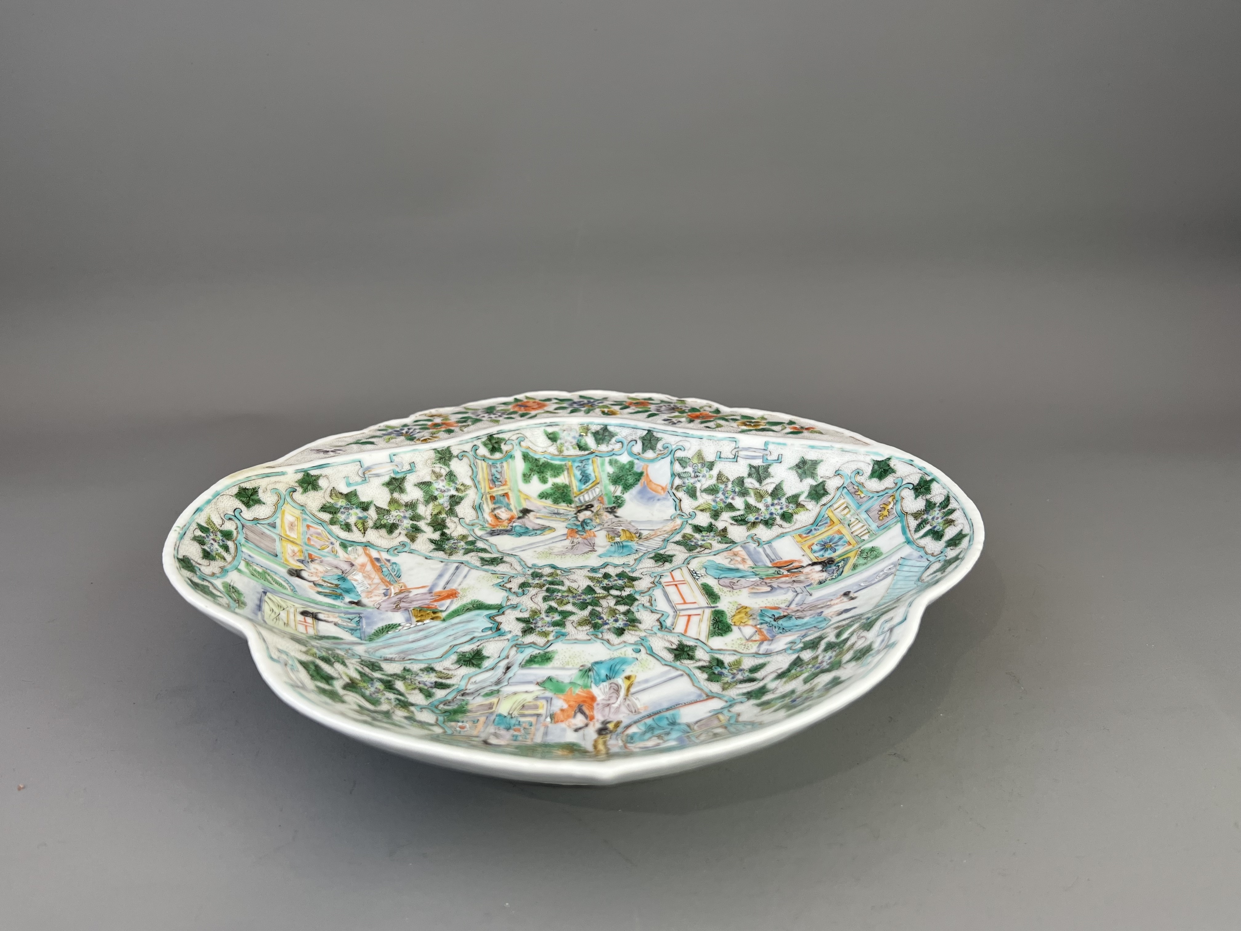 A Pair of â€˜famille verteâ€™ shell-shaped Dessert Dishes, late Qing dynasty, with four different - Image 13 of 13