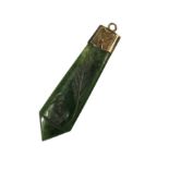 AN EARLY 20TH CENTURY SILVER MOUNTED NEPHRITE MĀORI POUNAMU PENDANT Having carved kiwi bird and