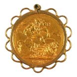 A 22CT GOLD 1898 FULL SOVEREIGN HOUSED IN A YELLOW METAL PENDANT MOUNT, TESTED AS 9CT GOLD. (