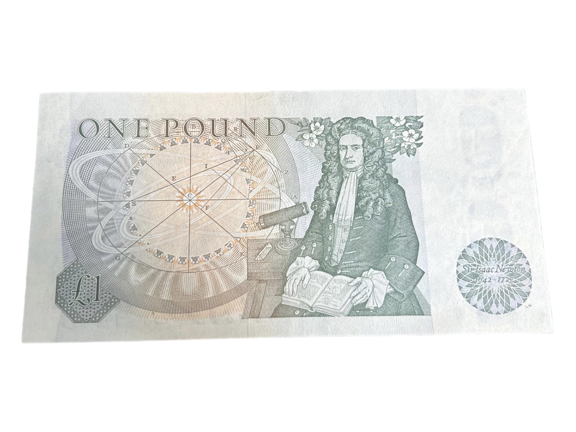 AN UNUSUAL BANK OF ENGLAND £1 NOTE WITH HANDWRITTEN SERIAL NUMBER Missing printed serial number to - Bild 2 aus 2