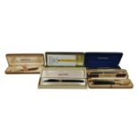 PARKER DUOFOLD, FOUNTAIN PEN HAVING 14CT GOLD NIB, TOGETHER WITH A COLLECTION OF SHEAFFER & PARKER