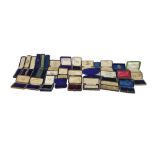 A COLLECTION OF TWENTY FIVE LATE 19TH/EARLY 20TH CENTURY JEWELLERY BOXES Various sizes, each