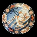 A LARGE LATE 19TH/EARLY 20TH CENTURY JAPANESE IMARI PORCELAIN CHARGER Hand painted decoration with