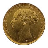 A 22CT GOLD FULL SOVEREIGN COIN With a young Queen Victoria portrait bust, dated 1886, with St.
