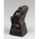 AN ANTIQUE EAST ASIAN SOLID BRONZE SEATED FROG SCULPTURE (1.54kg, h 11cm). Provenance: Private