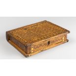 AN EARLY 19TH CENTURY NAPOLEONIC STRAW BOX. During the Napoleonic wars between the French and