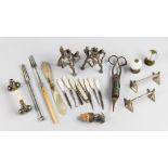 A GROUP OF COLLECTABLES AND CURIOS. Including a Victorian sterling silver novelty bottle stopper