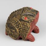 A RARE AND UNUSUAL ANTIQUE CARVED TOAD INKWELL WITH INSET RED STONE EYES. With removable lid to