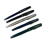 A COLLECTION OF FIVE PARKER PENS, FOUR HAVING 14CT GOLD NIBS. (5)