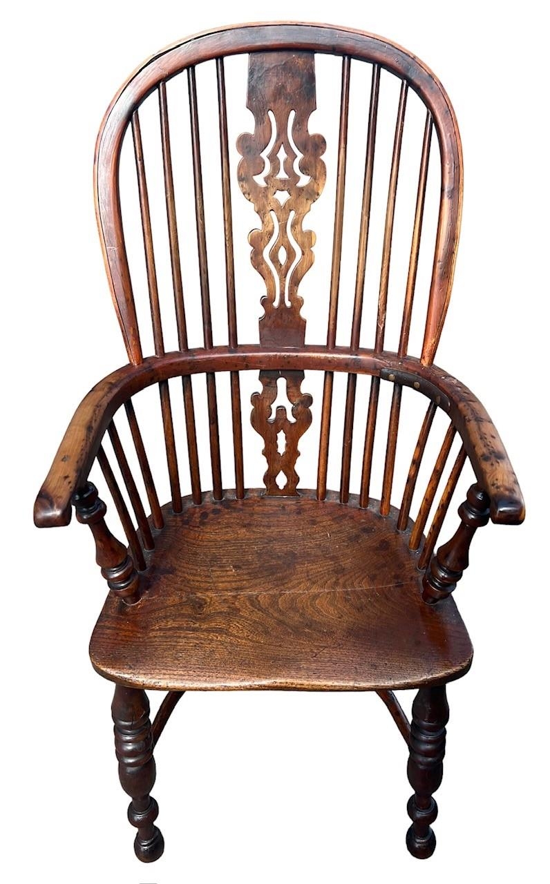 A 19TH CENTURY YEW WOOD AND ELM WINDSOR CHAIR The pierced splat and turned spindles above a solid - Image 3 of 3