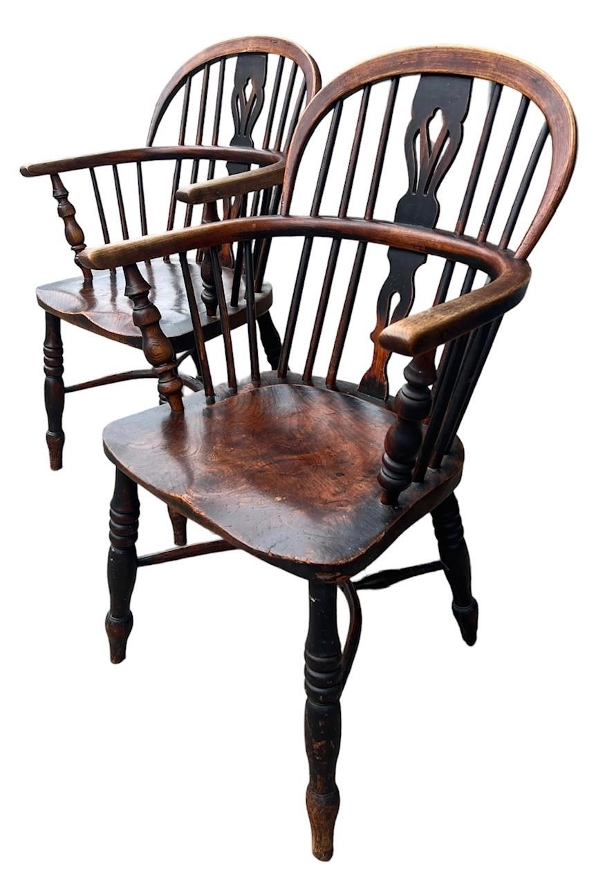 A PAIR OF 19TH CENTURY WINDSOR CHAIRS The pierced splat and turned spindles above solid shaped seat, - Image 2 of 3