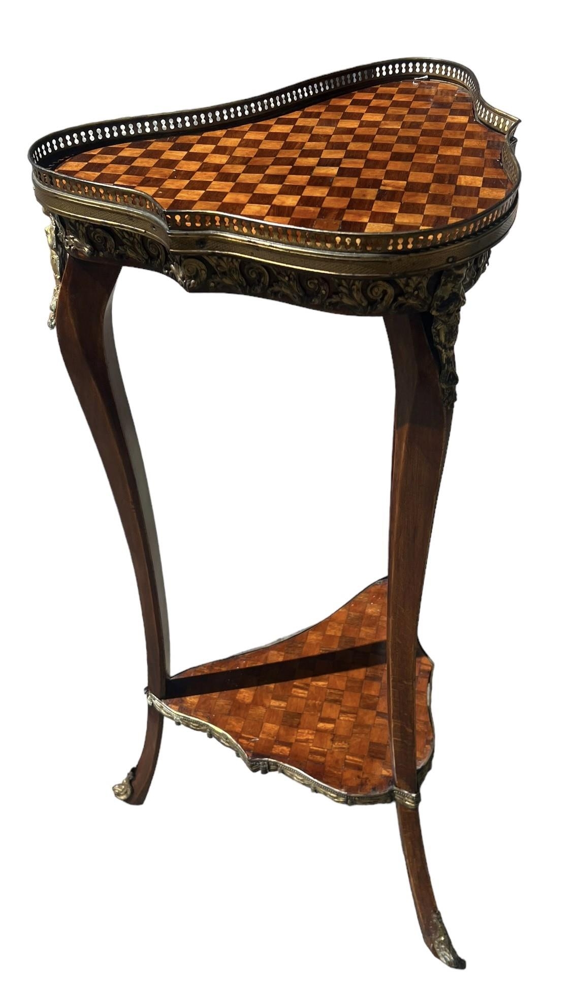 A LOUIS XVI DESIGN FRUITWOOD AND GILT METAL MOUNTED TWO TIER OCCASIONAL TABLE. (h 81cm x d 28.5cm - Image 4 of 4