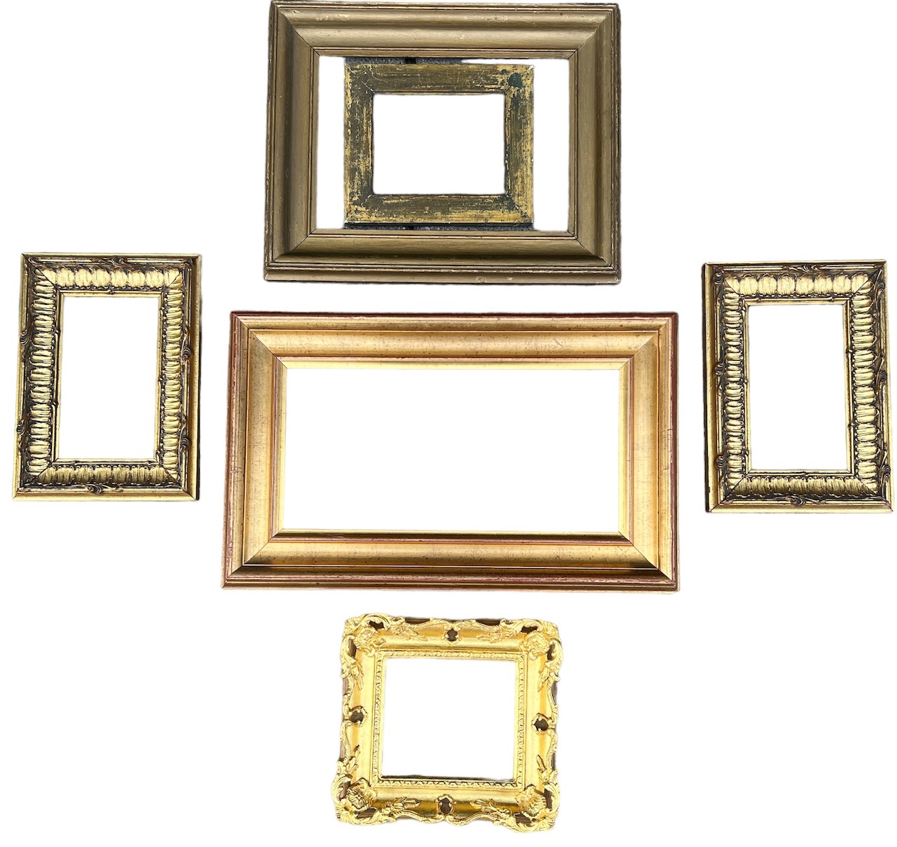 A GOOD SELECTION OF SMALL GILTWOOD FRAMES. Largest: 54cm x 33cm (7).